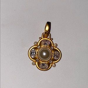 Gold pendant